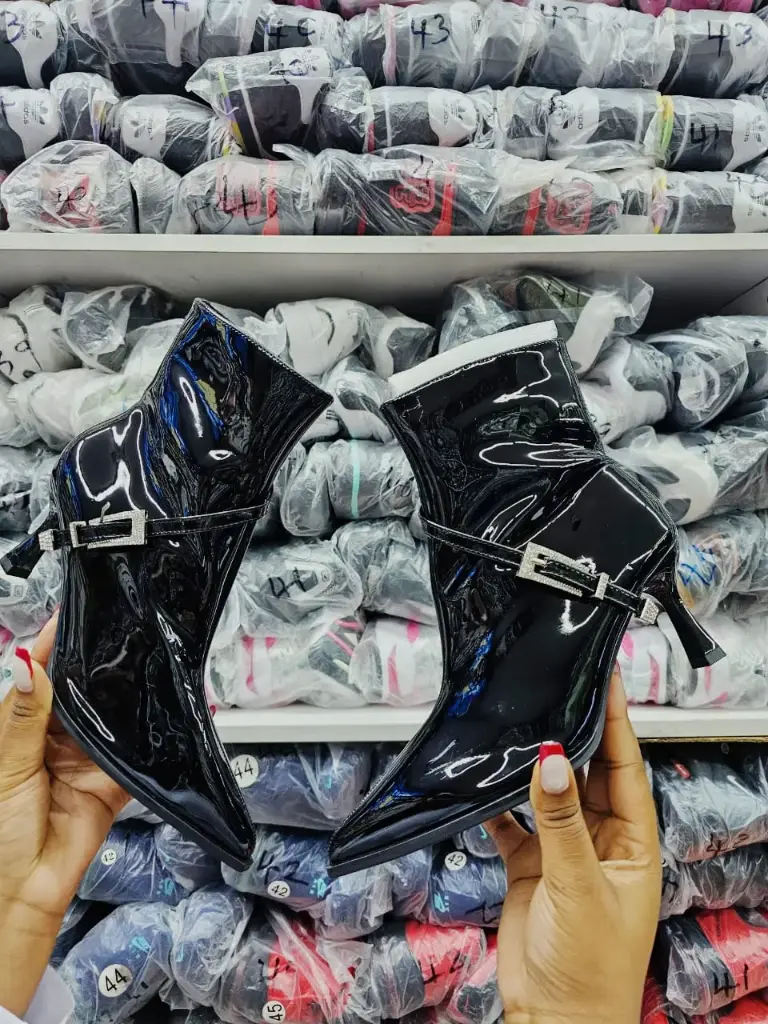 Patent leather boots (36)